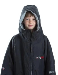 Kids Advance Short Sleeve Robe 5-9 Yrs -Swimming Equipment Store Dryrobe kids short sleeve robe black grey 5 9 3
